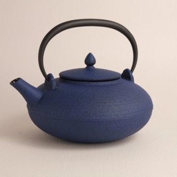 Bild von Wazuqu Itome japanische Teekanne Gußeisen blau 0,7 L
