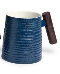 Bild von Blu Bienenkorb Tasse Henkelbecher Porzellan mit Holzgriff 